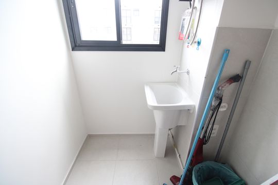 Área de serviço de apartamento para alugar com 2 quartos, 42m² em Barra Olímpica, Rio de Janeiro