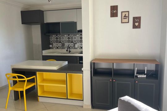 Cozinha de apartamento à venda com 2 quartos, 47m² em Jardim das flores, Jundiaí