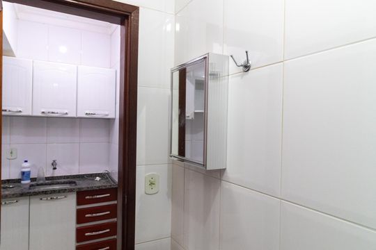 Banheiro de kitnet/studio para alugar com 1 quarto, 30m² em Cidade Universitária, Campinas