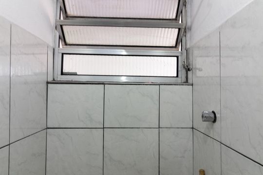 Banheiro de casa para alugar com 1 quarto, 35m² em Americanópolis, São Paulo