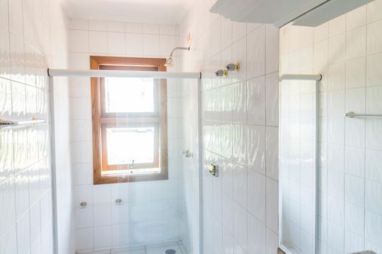 Banheiro  de casa de condomínio para alugar com 6 quartos, 650m² em Tamboré, Santana de Parnaíba
