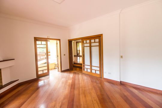 Sala  de casa de condomínio para alugar com 6 quartos, 650m² em Tamboré, Santana de Parnaíba
