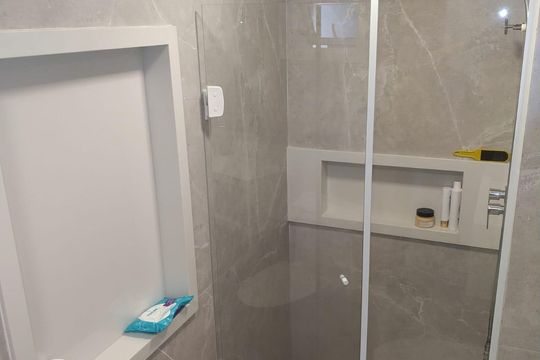 Banheiro de apartamento à venda com 2 quartos, 65m² em Vila Rosalia, Guarulhos