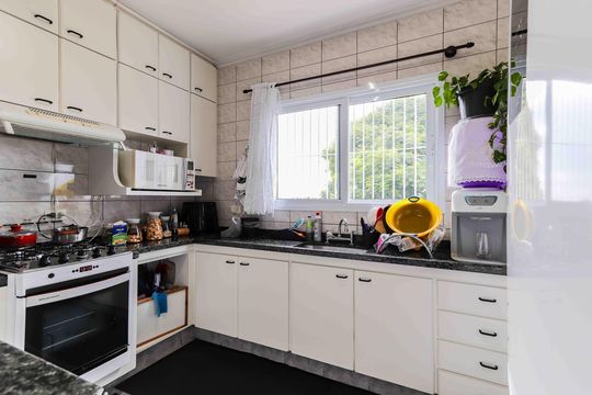 Cozinha de casa à venda com 3 quartos, 170m² em Jardim Ester Yolanda, São Paulo