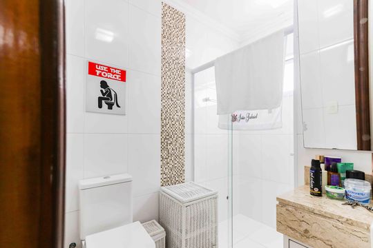 Banheiro Social de casa à venda com 3 quartos, 170m² em Jardim Ester Yolanda, São Paulo