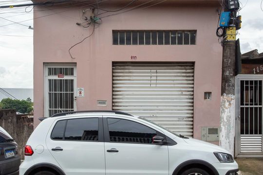 Fachada de casa à venda com 5 quartos, 257m² em Taboão, Diadema