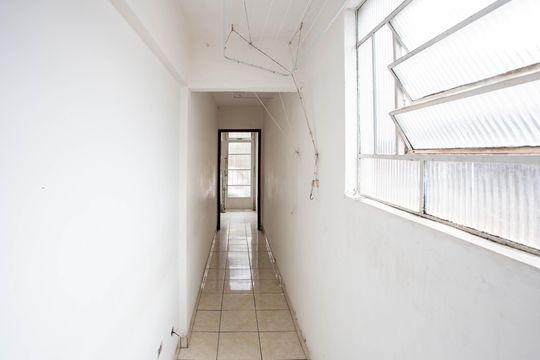 Corredor de casa à venda com 5 quartos, 257m² em Taboão, Diadema
