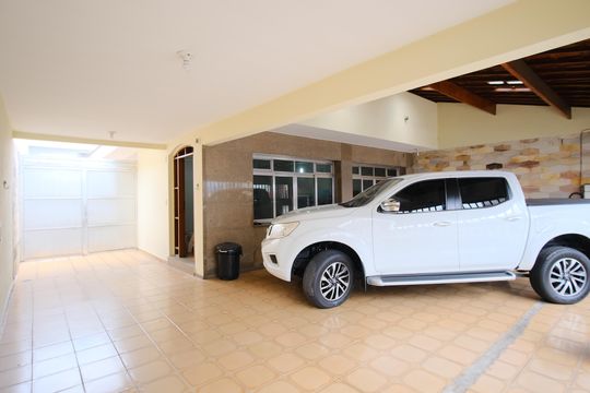 Garagem de casa à venda com 6 quartos, 280m² em Vila Carrão, São Paulo