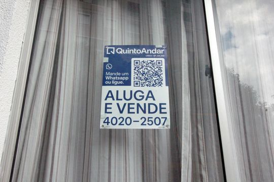 Placa instalada em 05/02/2026 com o código NXKO-200 de apartamento para alugar com 2 quartos, 54m² em Utinga, Santo André