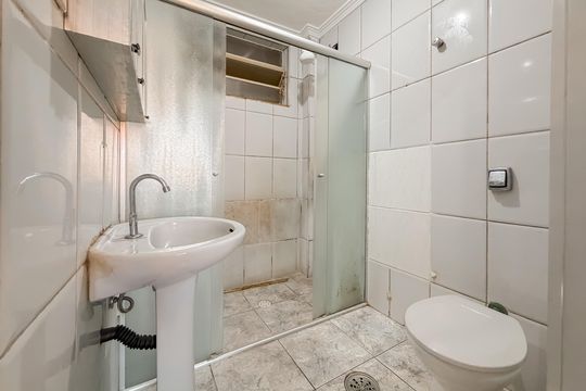 Banheiro de apartamento à venda com 1 quarto, 46m² em Liberdade, São Paulo