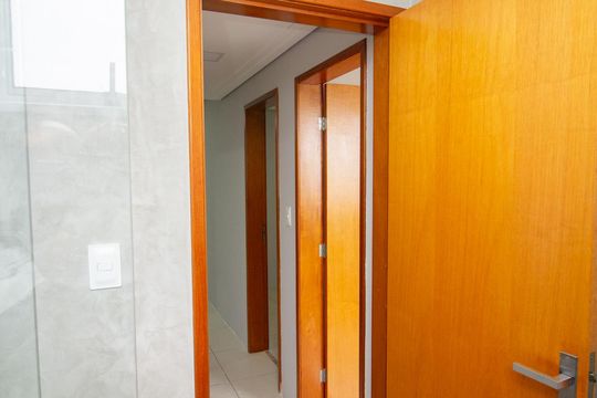 Banheiro Social de apartamento à venda com 2 quartos, 60m² em Alvorada, Contagem