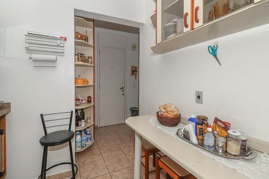 Cozinha de apartamento à venda com 3 quartos, 97m² em Independência, Porto Alegre