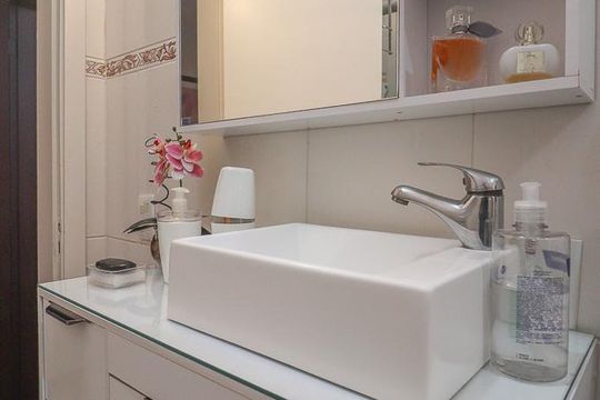 Banheiro Social de apartamento à venda com 3 quartos, 97m² em Independência, Porto Alegre