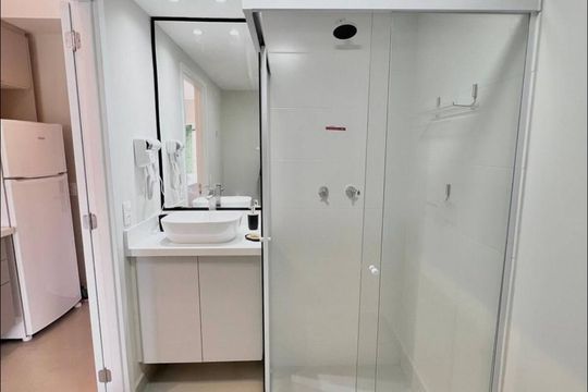 Banheiro de apartamento à venda com 1 quarto, 29m² em Santo Amaro, São Paulo