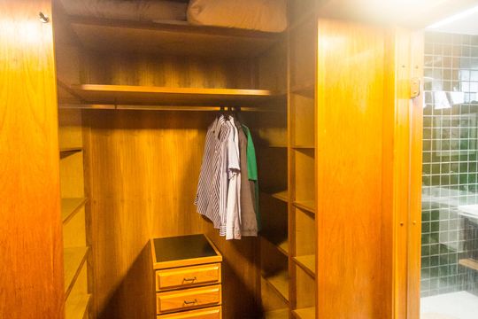 Closet da Suíte 1 de casa de condomínio à venda com 5 quartos, 650m² em Alphaville, Santana de Parnaíba