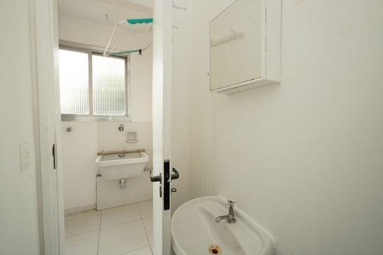 Banheiro de serviço de apartamento à venda com 3 quartos, 100m² em Vila Mariana, São Paulo