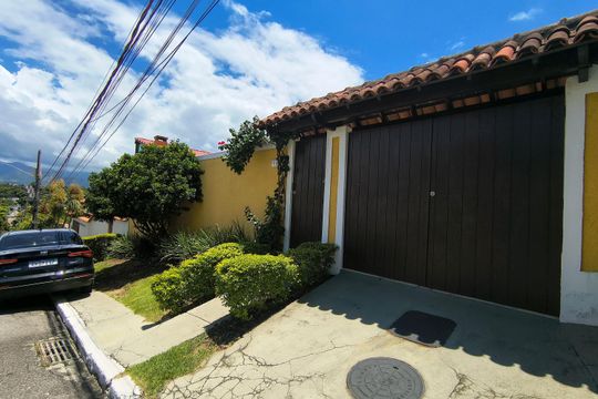 Fachada de casa de condomínio para alugar com 3 quartos, 306m² em Freguesia (jacarepaguá), Rio de Janeiro