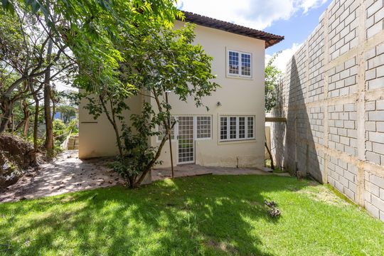 Quintal 1 de casa à venda com 4 quartos, 200m² em Vila Maria do Carmo, Nova Lima