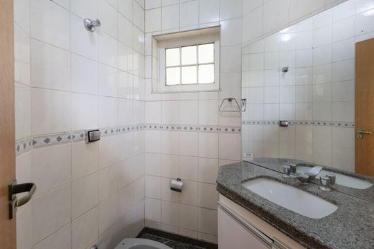 Banheiro 2 de casa à venda com 4 quartos, 200m² em Vila Maria do Carmo, Nova Lima