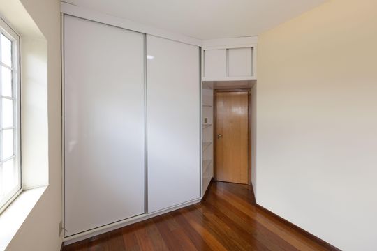 Quarto 1 de casa à venda com 4 quartos, 200m² em Vila Maria do Carmo, Nova Lima