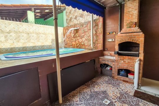 Espaço Gourmet de casa à venda com 2 quartos, 150m² em Irajá, Rio de Janeiro