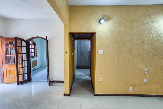 Sala de casa à venda com 2 quartos, 150m² em Irajá, Rio de Janeiro