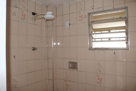 Banheiro de apartamento para alugar com 2 quartos, 55m² em Perdizes, São Paulo