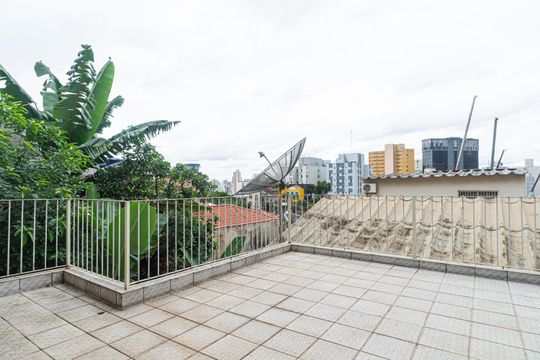 Quintal de casa para alugar com 3 quartos, 232m² em Morro dos Ingleses, São Paulo