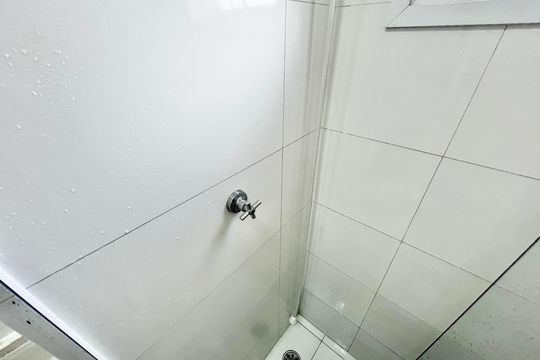 Banheiro de apartamento para alugar com 1 quarto, 27m² em Parada Inglesa, São Paulo