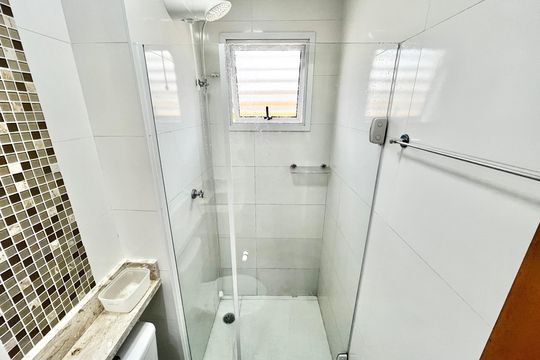 Banheiro de apartamento para alugar com 1 quarto, 27m² em Parada Inglesa, São Paulo