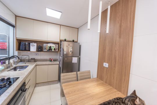 Cozinha de casa de condomínio à venda com 2 quartos, 115m² em Vila Ré, São Paulo