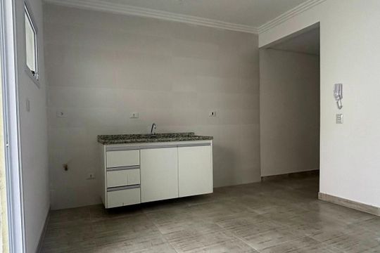 Sala/cozinha  de apartamento à venda com 2 quartos, 48m² em Jardim Copacabana, São Bernardo do Campo
