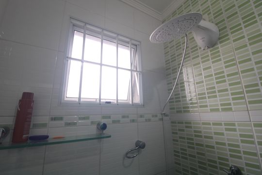 Banheiro comum de casa para alugar com 3 quartos, 164m² em Jardim Cidalia, São Paulo