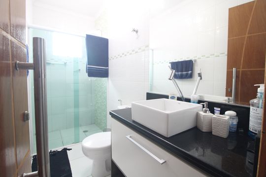 Banheiro comum de casa para alugar com 3 quartos, 164m² em Jardim Cidalia, São Paulo