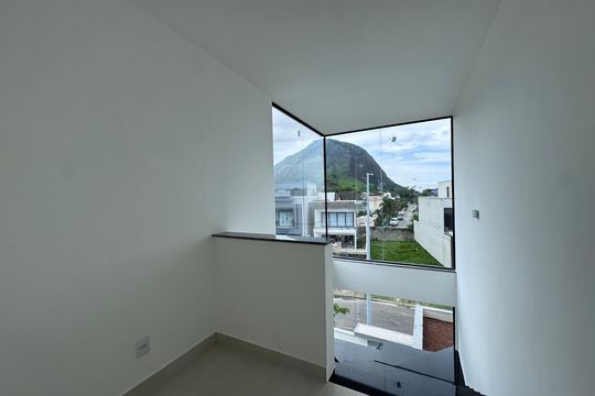 Escada de apartamento à venda com 3 quartos, 240m² em Vargem Pequena, Rio de Janeiro