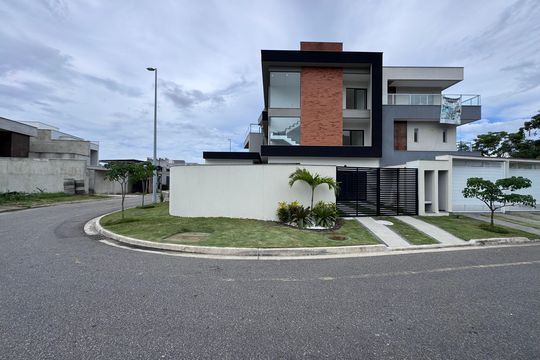 Fachada de apartamento à venda com 3 quartos, 240m² em Vargem Pequena, Rio de Janeiro