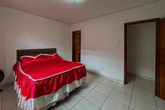 Suíte de casa à venda com 3 quartos, 220m² em Pompéia, Belo Horizonte