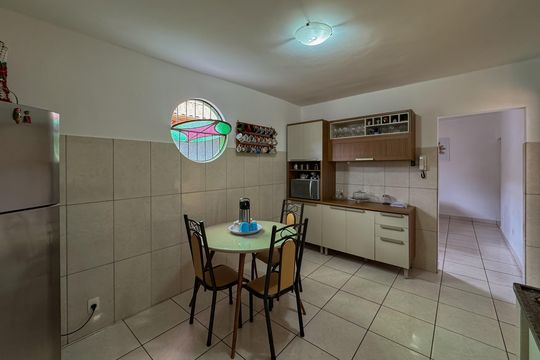 Cozinha de casa à venda com 3 quartos, 220m² em Pompéia, Belo Horizonte