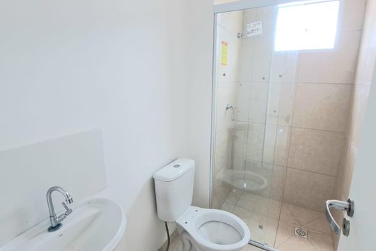 Banheiro de apartamento para alugar com 2 quartos, 37m² em Santa Maria, Osasco