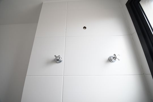 Banheiro de apartamento à venda com 2 quartos, 55m² em Taquaral, Campinas