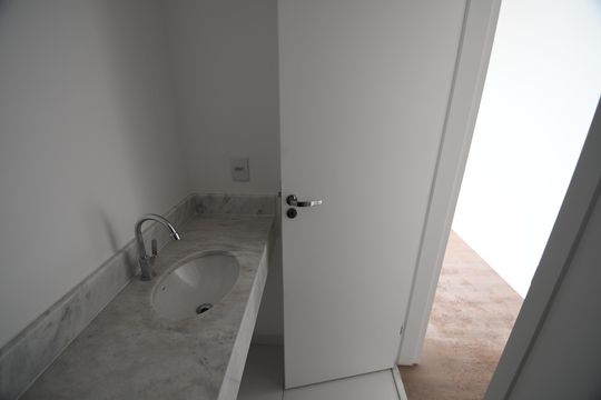 Lavabo de apartamento à venda com 1 quarto, 55m² em Taquaral, Campinas