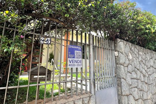 Placa QuintoAndar de casa à venda com 3 quartos, 371m² em Cidade Jardim, Belo Horizonte