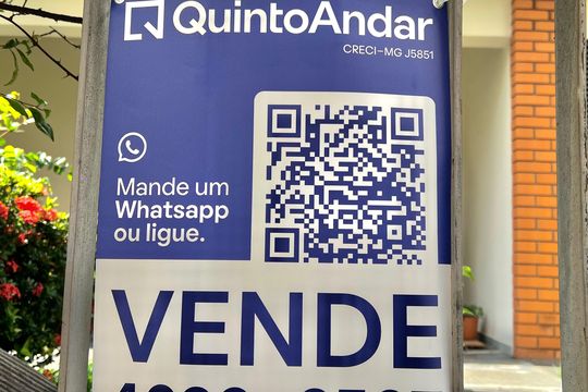 Placa QuintoAndar de casa à venda com 3 quartos, 371m² em Cidade Jardim, Belo Horizonte