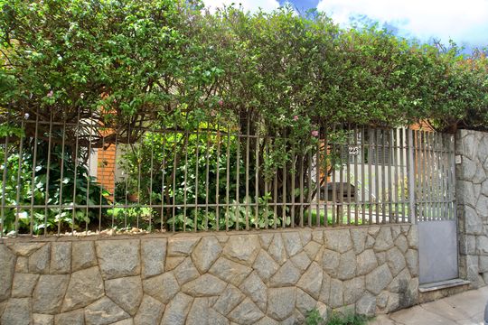 Fachada da Casa de casa à venda com 3 quartos, 371m² em Cidade Jardim, Belo Horizonte