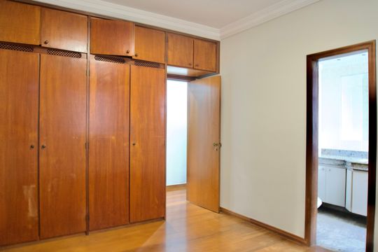 Suíte de casa à venda com 3 quartos, 371m² em Cidade Jardim, Belo Horizonte