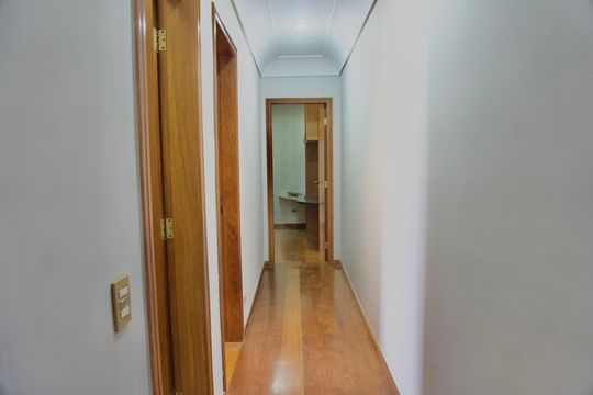Corredor de casa à venda com 3 quartos, 371m² em Cidade Jardim, Belo Horizonte
