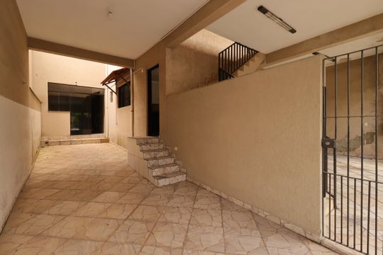 Garagem da casa dos fundos de casa à venda com 2 quartos, 360m² em Vila Curuçá, Santo André