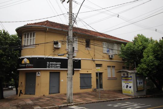 Fachada de apartamento à venda com 2 quartos, 71m² em Petrópolis, Porto Alegre
