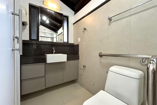 Banheiro  de apartamento para alugar com 1 quarto, 102m² em Centro, Florianópolis
