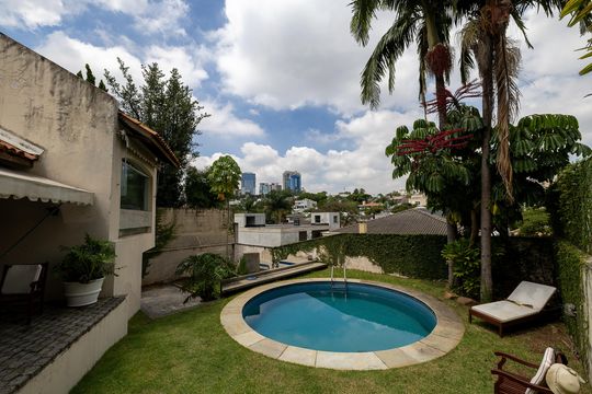 Quintal de casa de condomínio para alugar com 4 quartos, 330m² em Alphaville Residencial Um, Barueri